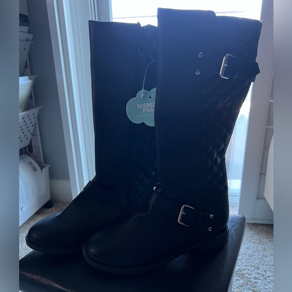 Girl’s Fall Quilted Boots - Picture 2 of 5